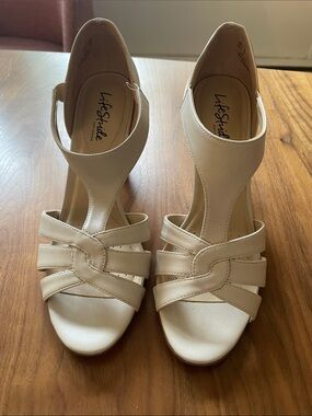 Life Stride Women's T-Strap Sandal in Light Beige